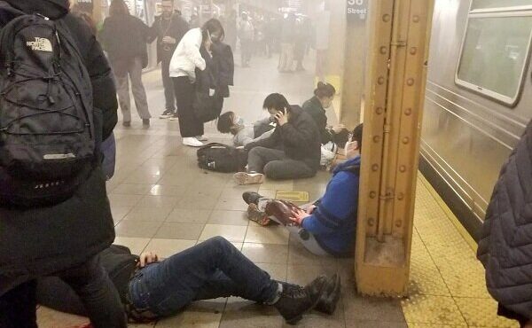 تیراندازی شدید در مترو «بروکلین» نیویورک/ شمار زیادی زخمی شدند