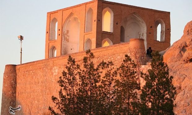 روزهای تلخ «تخت درگاه قلی بیگ» کرمان/ بنای تاریخی ‌دوره صفویه این روزها حال خوشی ندارد