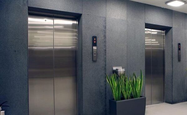 مسئول صنفی: آسانسور برخی ساختمان‌های مطرح کرمان مجوز ایمنی ندارد