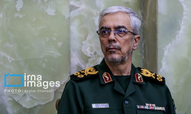 سرلشکر باقری: انسداد مرزهای شرقی با جدیت در حال انجام است سرلشکر باقری: انسداد مرزهای شرقی با جدیت در حال انجام است