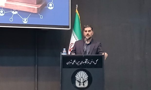 باید به شکل گرفتن اعتماد عمومی به کشور، دولت و نظام کمک کرد باید به شکل گرفتن اعتماد عمومی به کشور، دولت و نظام کمک کرد