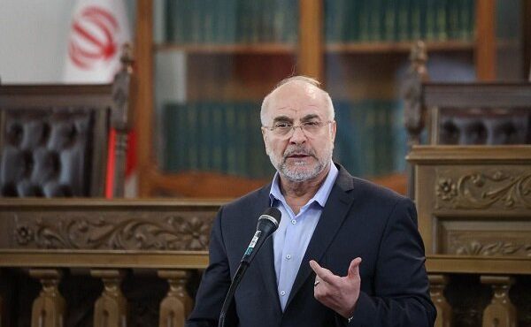 قالیباف از راه اندازی سامانه مکاتبات الکترونیکی با دولت خبر داد قالیباف از راه اندازی سامانه مکاتبات الکترونیکی با دولت خبر داد