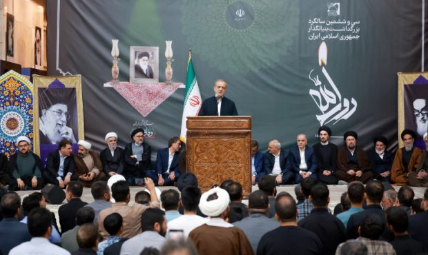 با اتکای به ملت از تحریم عبور خواهیم کرد با اتکای به ملت از تحریم عبور خواهیم کرد