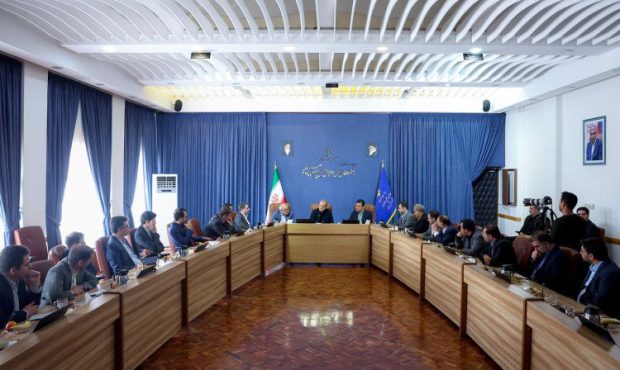 باید با همکاری نخبگان مسیر کلی حرکت برای تحقق اهداف و سیاستهای کلان را طراحی کنیم باید با همکاری نخبگان مسیر کلی حرکت برای تحقق اهداف و سیاستهای کلان را طراحی کنیم