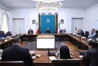 آثار تحریم در اقتصاد کشور را رد نمی‌کنیم اما در برابر توطئه‌های اقتصای دشمنان تسلیم نمی‌شویم