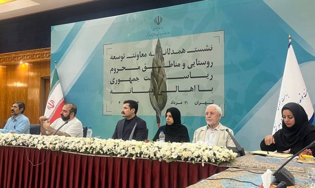 با همه توان برای از بین بردن فقر در روستاها تلاش می‌کنیم