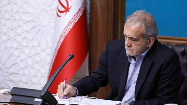 تلاش برای خدمتگزاری شایسته مبتنی بر عهدی است که با مردم بستهایم تلاش برای خدمتگزاری شایسته مبتنی بر عهدی است که با مردم بستهایم