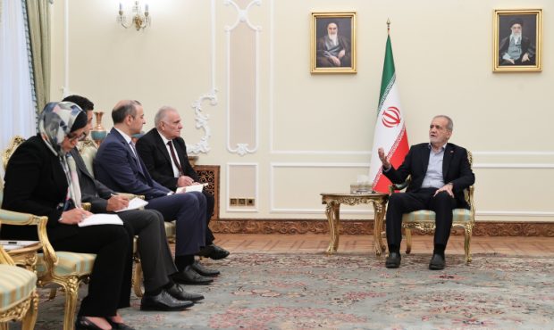 باید بهگونهای حرکت کنیم که هیچ قدرت خارجی نتواند خللی در روابط دوستانه ایران و ارمنستان ایجاد کند باید بهگونهای حرکت کنیم که هیچ قدرت خارجی نتواند خللی در روابط دوستانه ایران و ارمنستان ایجاد کند