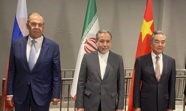 نامه مشترک وزرای خارجه ایران، چین و روسیه در رد فعالسازی اسنپبک توسط سه کشور اروپایی نامه مشترک وزرای خارجه ایران، چین و روسیه در رد فعالسازی اسنپبک توسط سه کشور اروپایی