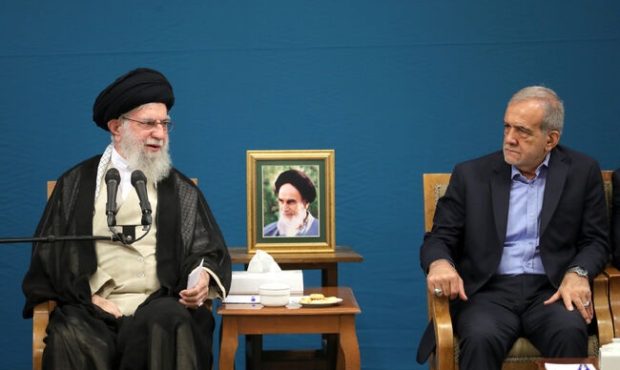 دیدار رئیس‌جمهور پزشکیان با رهبر انقلاب قبل از سفر به نیویورک
