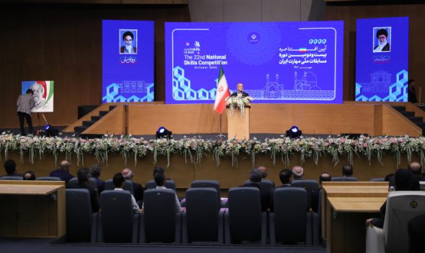 انسان واقعی کسی است که با تمام وجود، دانایی و علمش برای گرهگشایی از مشکلات تلاش کند انسان واقعی کسی است که با تمام وجود، دانایی و علمش برای گرهگشایی از مشکلات تلاش کند