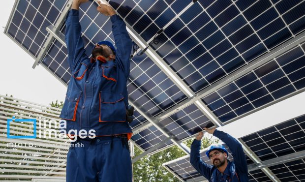 کرمان در راه اندازی نیروگاه های خورشیدی استان پیشرو است کرمان در راه اندازی نیروگاه های خورشیدی استان پیشرو است