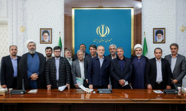 تفویض اختیار به استان‌ها در راستای رفع خودتحریمی‌ها انجام شد