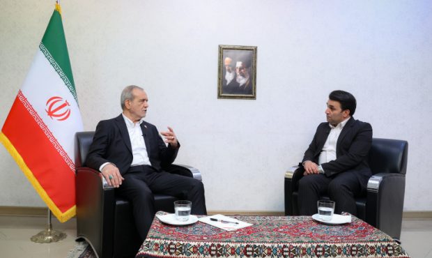 دیدار با اقشار مختلف در سفرهای استانی با هدف رسیدن به نگاه مشترک درباره آینده انجام میشود دیدار با اقشار مختلف در سفرهای استانی با هدف رسیدن به نگاه مشترک درباره آینده انجام میشود