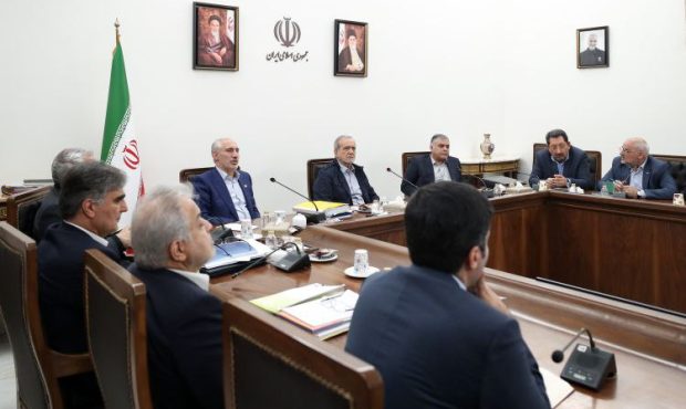 بررسی برنامه‌های افزایش تولید و رفع ناترازی‌ها در حوزه انرژی با حضور رئیس‌جمهور پزشکیان