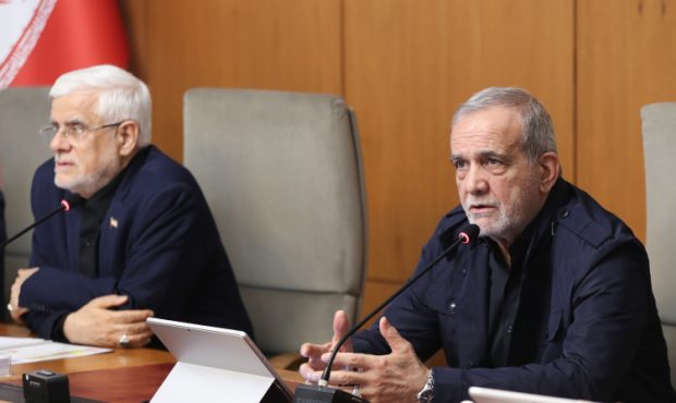 اقتصاد با دستور اداره نمی‌شود/ جبران افزایش قیمت کالاهای اساسی از طریق توزیع کالابرگ