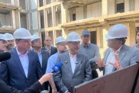 بازدید معاون اجرایی رئیس‌جمهور از روند ساخت مدرسه دوره دوم متوسطه