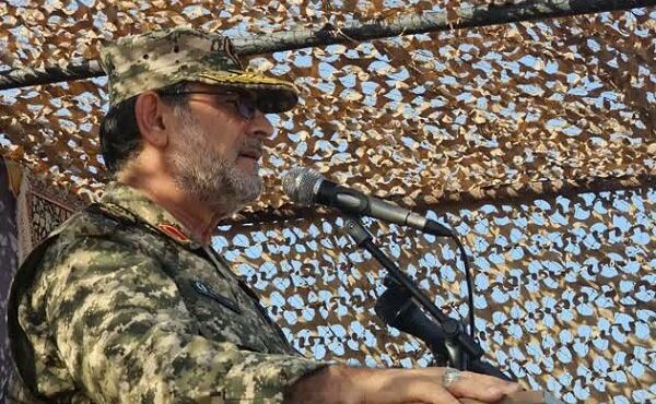 دریادار تنگسیری: جزایر ایران دژهای مستحکم دفاع از کشور هستند