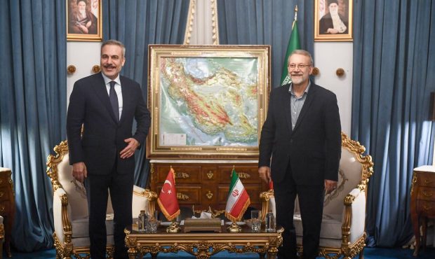 وزیر امور خارجه ترکیه با علی لاریجانی دیدار و گفت وگو کرد وزیر امور خارجه ترکیه با علی لاریجانی دیدار و گفت وگو کرد