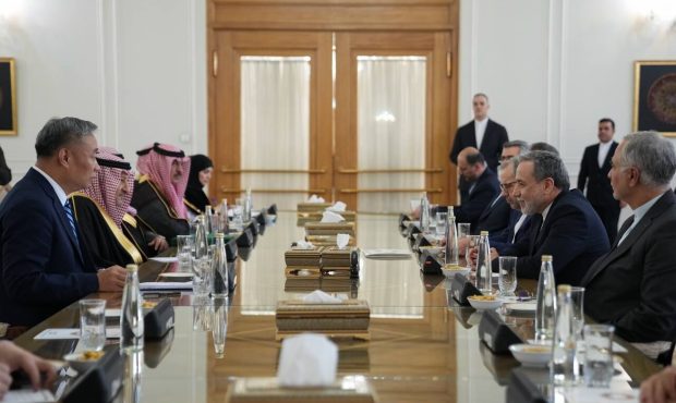 وزیرخارجه ایران بر تحکیم روابط با کشورهای همسایه از جمله عربستان تاکید کرد وزیرخارجه ایران بر تحکیم روابط با کشورهای همسایه از جمله عربستان تاکید کرد