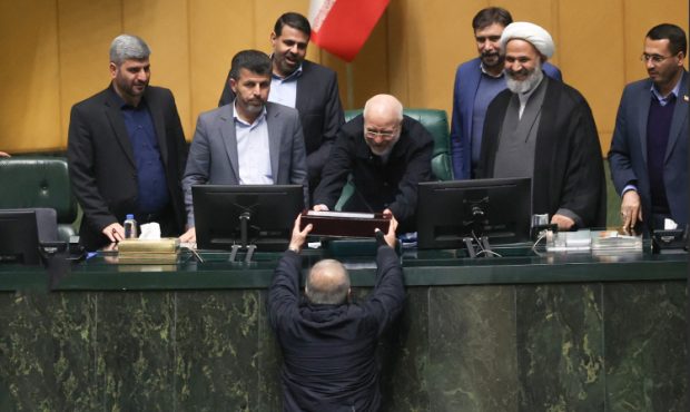 رئیس‌جمهور پزشکیان لایحه بودجه سال ۱۴۰۵ را تقدیم مجلس کرد