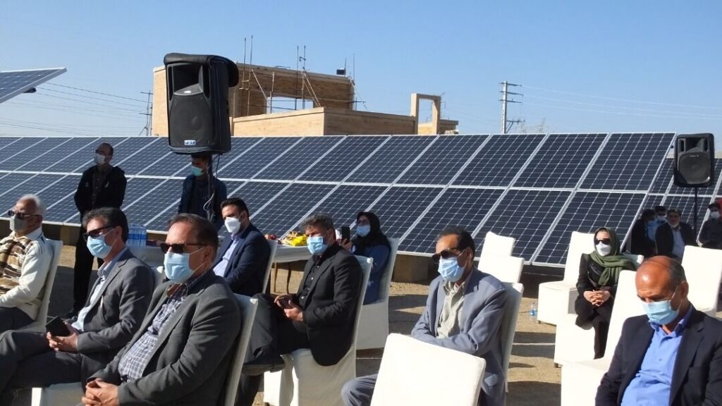 همزمان با حضور مدیرعامل ساتبا ۱۰ نیروگاه انرژی تجدید پذیر در استان کرمان افتتاح شد