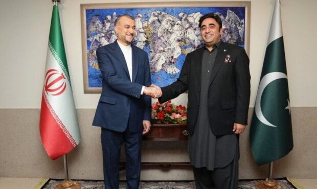 امضای ۴ سند همکاری تجاری و اقتصادی میان ایران و پاکستان