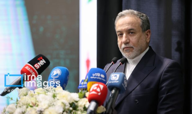 عراقچی: گفتوگوهای ایران و آمریکا میتواند نقش موثری در صلح و ثبات منطقه ایفا کند عراقچی: گفتوگوهای ایران و آمریکا میتواند نقش موثری در صلح و ثبات منطقه ایفا کند