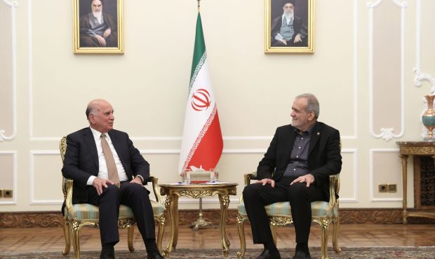پزشکیان: برای رشد و پیشرفت ملت‌ ایران از کسی دستور یا اجازه نمی‌گیریم