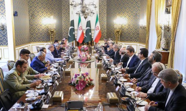 سطح فعلی مناسبات اقتصادی ایران و پاکستان متناسب با ظرفیتهای عظیم دو کشور و پیوندهای عمیق دو ملت نیست سطح فعلی مناسبات اقتصادی ایران و پاکستان متناسب با ظرفیتهای عظیم دو کشور و پیوندهای عمیق دو ملت نیست