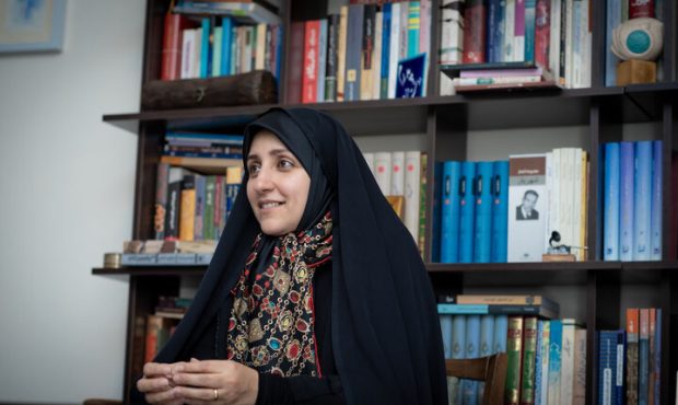 به دنبال راهکارهای عملی برای ارتقای وضعیت اقتصادی و اجتماعی زنان هستیم به دنبال راهکارهای عملی برای ارتقای وضعیت اقتصادی و اجتماعی زنان هستیم