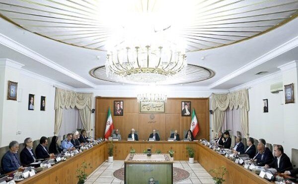 پزشکیان: باید معطلی کالا در بنادر به صفر نزدیک شود