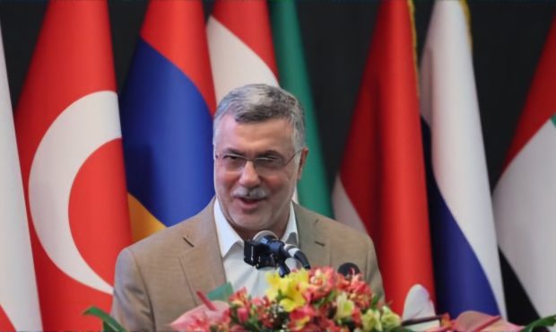 توضیحات وزیر بهداشت درباره کاهش مهاجرت پرستاران و پزشکان در سال ۱۴۰۳ توضیحات وزیر بهداشت درباره کاهش مهاجرت پرستاران و پزشکان در سال ۱۴۰۳