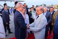 پزشکیان با استقبال نخست وزیر پاکستان وارد اسلام‌آباد شد