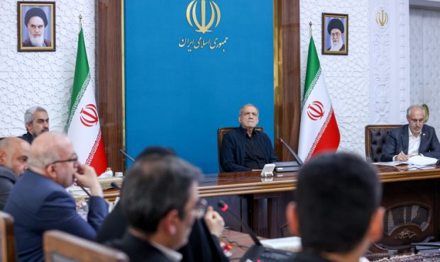 تاکید رئیسجمهور پزشکیان بر بازنگری اساسی در خصوصیسازی با تمرکز بر مدیریت بهرهور، نظارتپذیر و پاسخگو تاکید رئیسجمهور پزشکیان بر بازنگری اساسی در خصوصیسازی با تمرکز بر مدیریت بهرهور، نظارتپذیر و پاسخگو