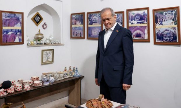 بازدید رئیسجمهور پزشکیان از مسجد کبود ایروان و اقامه نماز با نمازگزاران بازدید رئیسجمهور پزشکیان از مسجد کبود ایروان و اقامه نماز با نمازگزاران