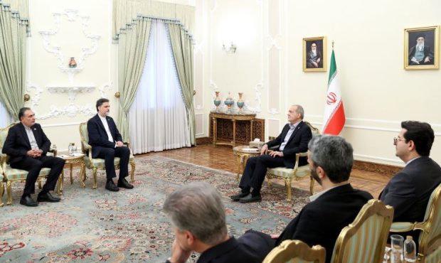 دیدار سفرای جدید ایران در کرواسی و ماداگاسکار با رئیسجمهور پزشکیان دیدار سفرای جدید ایران در کرواسی و ماداگاسکار با رئیسجمهور پزشکیان