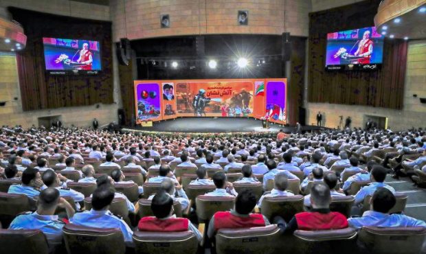 دشمنان به زانو درآمدن ملت ایران را در خواب ببینند