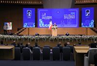 انسان واقعی کسی است که با تمام وجود، دانایی و علمش برای گرهگشایی از مشکلات تلاش کند انسان واقعی کسی است که با تمام وجود، دانایی و علمش برای گرهگشایی از مشکلات تلاش کند