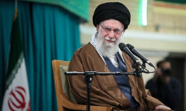 رهبر معظم انقلاب: زن، کارگزار خانه نیست، مدیر است