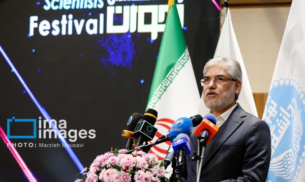 وزیر علوم: توسعه علمی شرط بقای ایران است