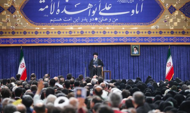 در مقابل جنگ نرم دشمن بی‌تفاوت نباشیم با همراهی مردم دشمن را به زانو در می‌آوریم